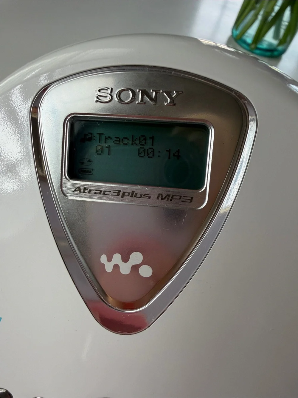 Sony Walkman D-NE309 portable CD Player